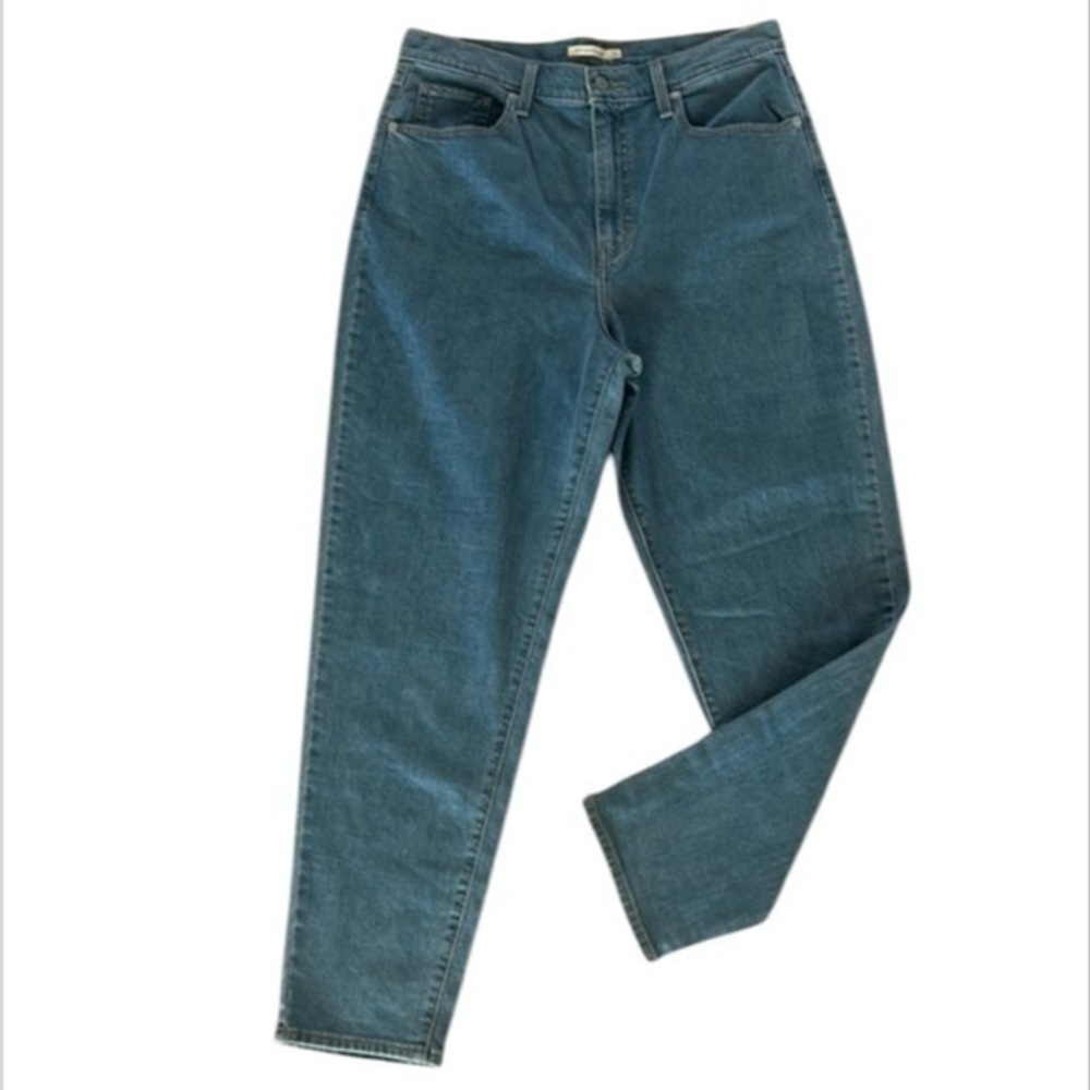 Levi's High waisted taper jeans size 32